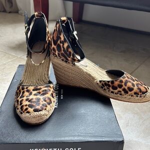 Brand New Kenneth Cole Olivia Low Closed Toe Wedge Leopard Calf Fur 6.5